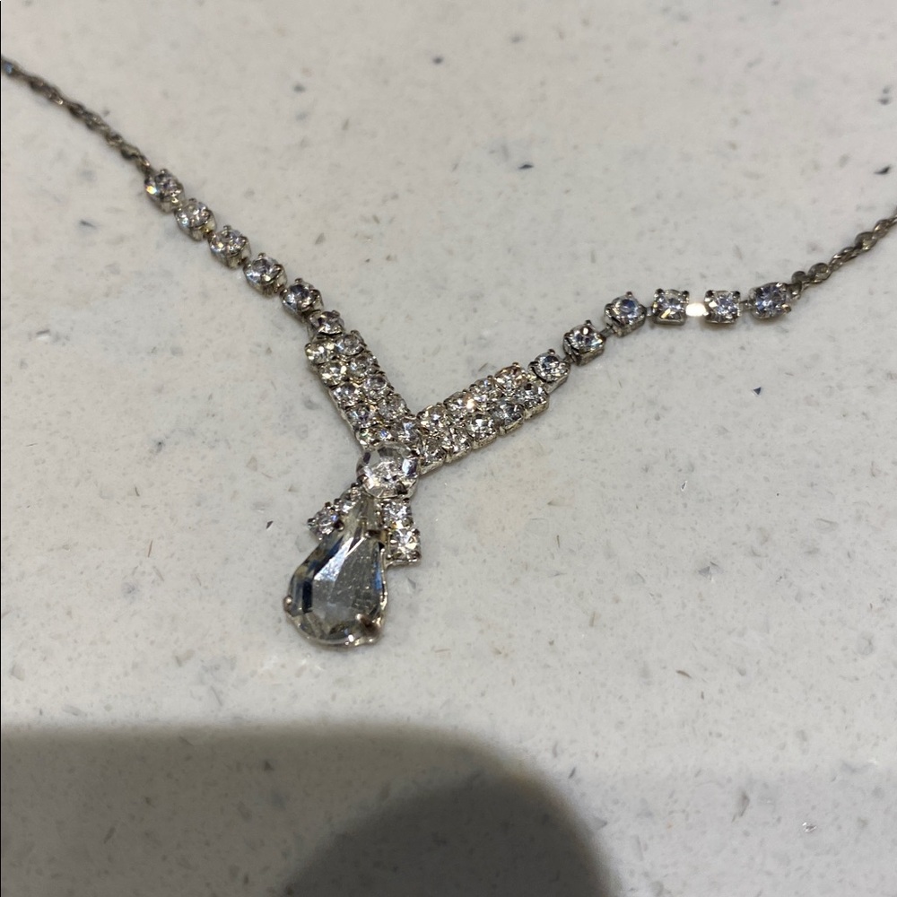 Elegant Silver Necklace with Crystal Accents - Picture 5 of 6